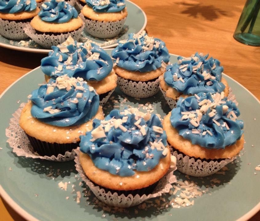 Jennael's Bake Shop: Inspired by winter, vanilla cupcakes with white chocolate cream cheese frosting!